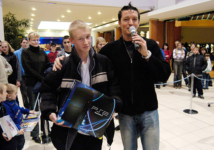 petr_holik-2003-foto001_velke