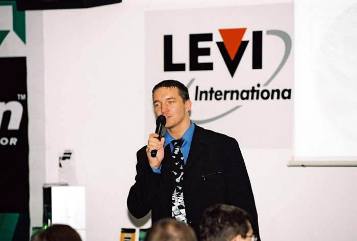 petr_holik-2002-foto008_velke