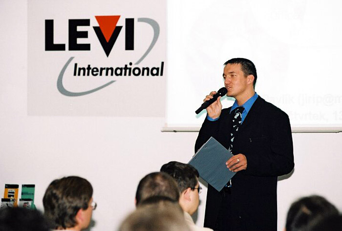 petr_holik-2002-foto006_velke